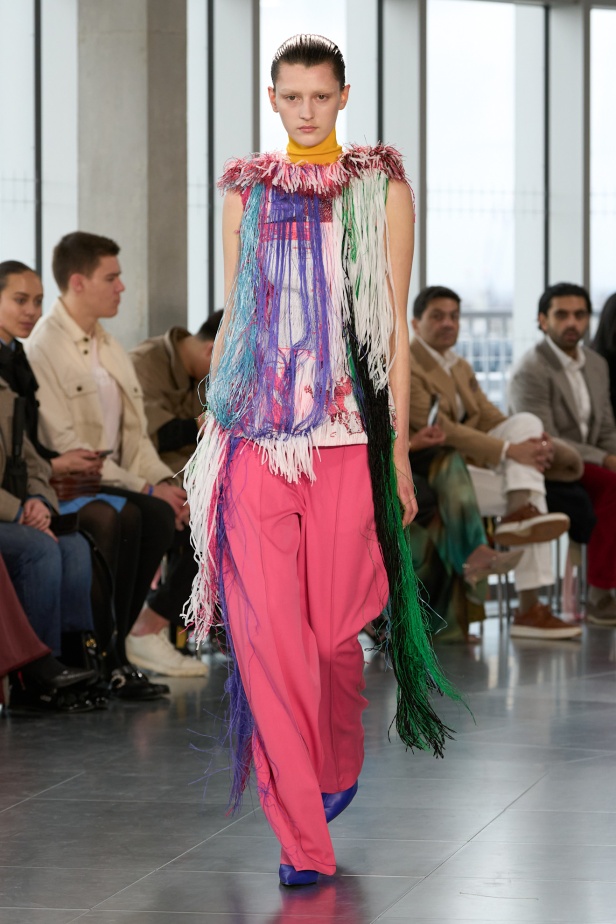 مجموعة Roksanda للملابس الجاهزة لخريف وشتاء 2025