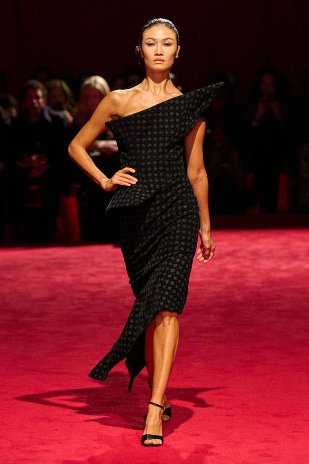 مجموعة Christian Siriano لخريف وشتاء 2025 في نيويورك