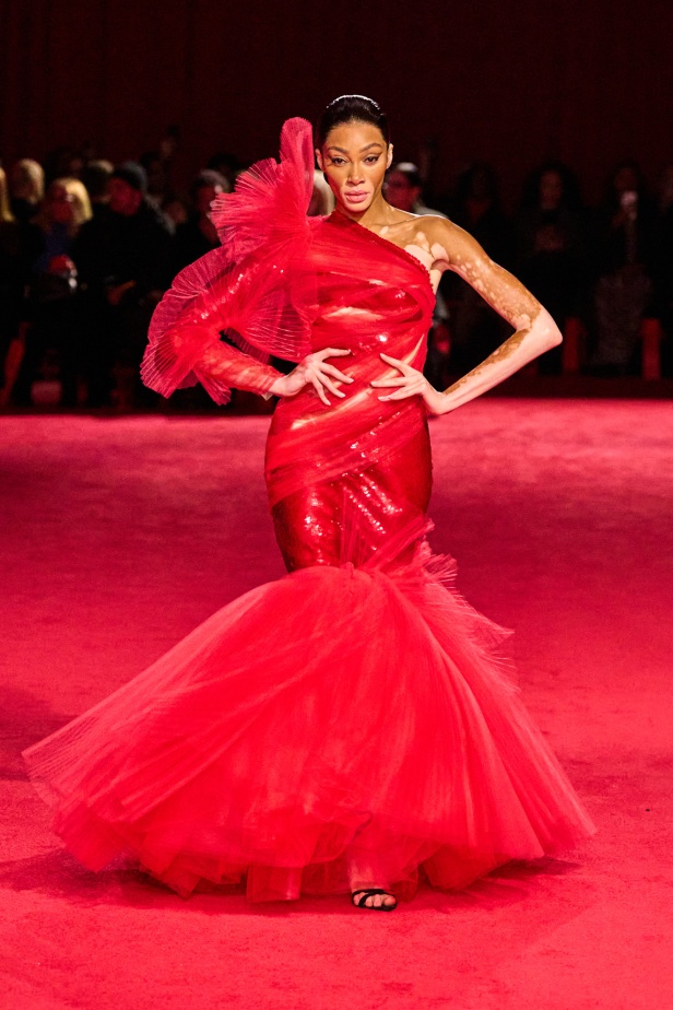 مجموعة Christian Siriano لخريف وشتاء 2025 في نيويورك