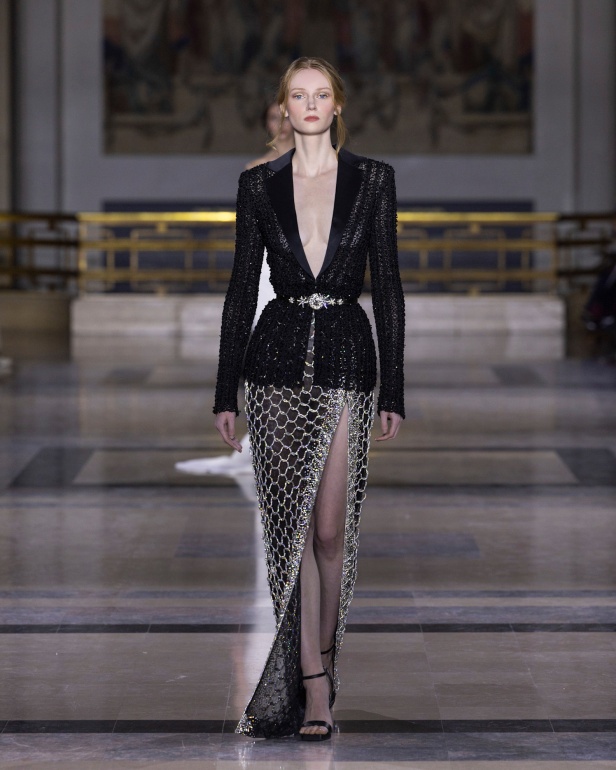 مجموعة Tony Ward للأزياء الراقية لربيع وصيف 2025