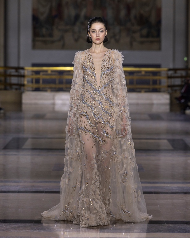 مجموعة Tony Ward للأزياء الراقية لربيع وصيف 2025