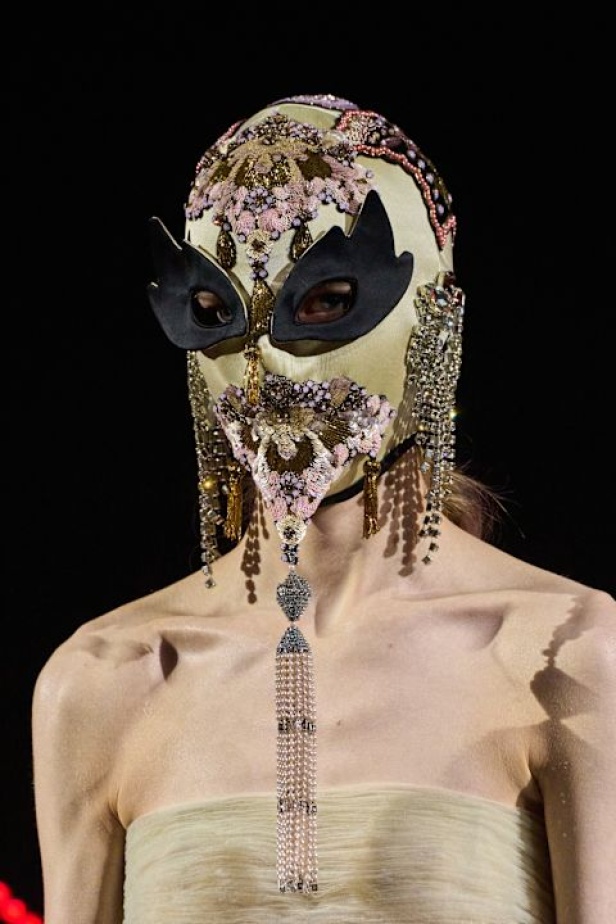 مجموعة Valentino ربيع و صيف 2025 للأزياء الراقية