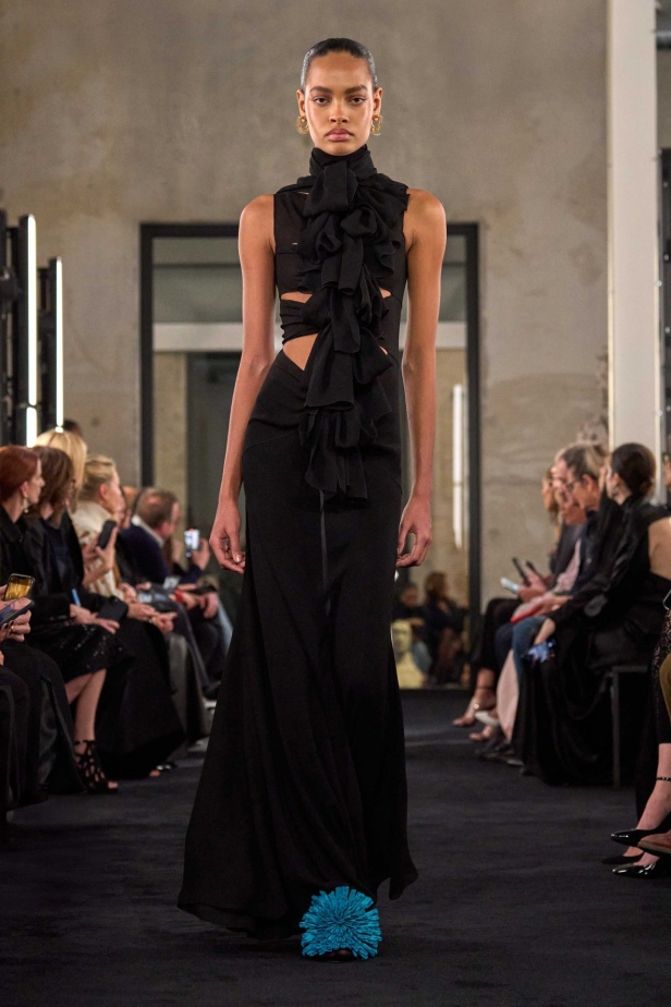 مجموعة Alaïa لموسم خريف وشتاء 2025 تحيي موضة الكروشيه والفرو