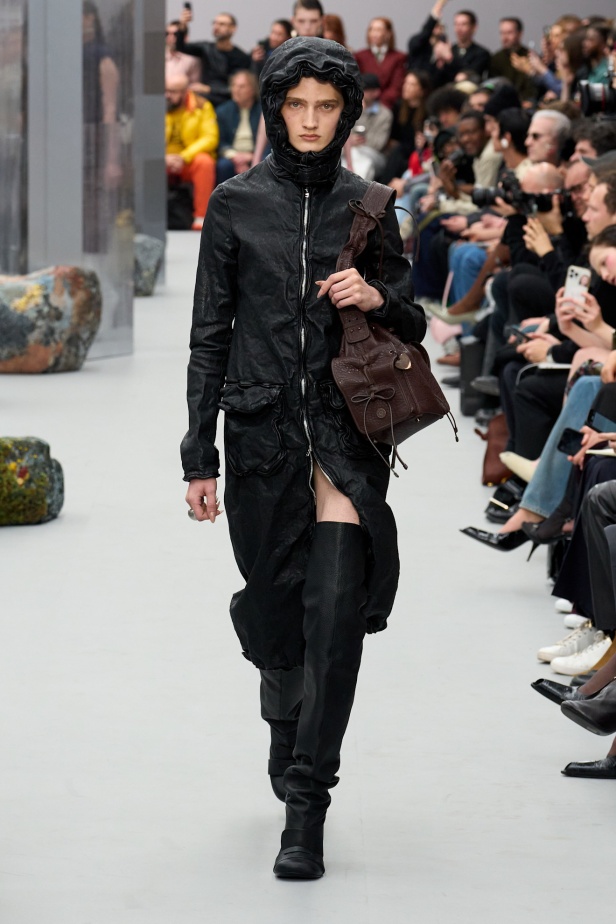 مجموعة Acne Studios لخريف وشتاء 2025 مباشرة من باريس