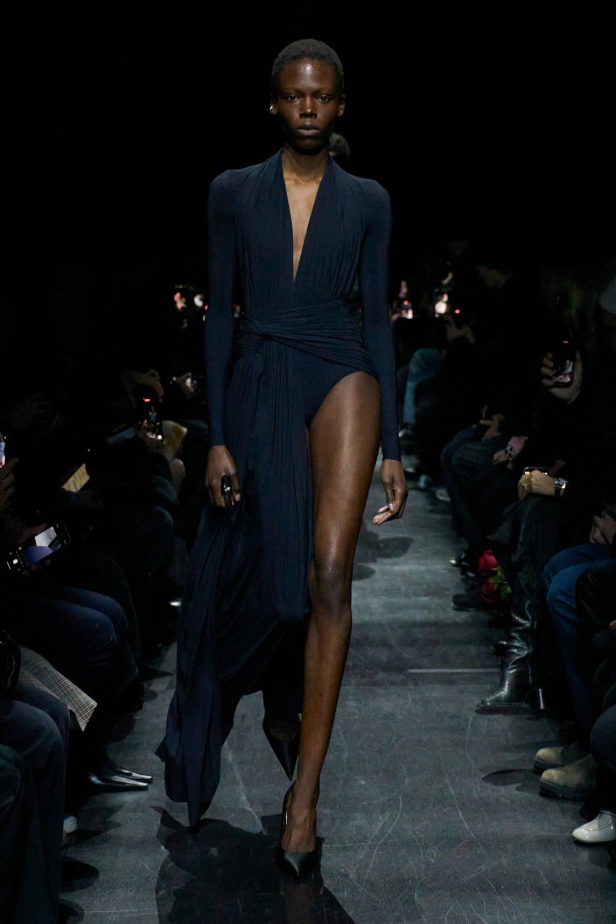 مجموعة Balenciaga لخريف وشتاء 2025