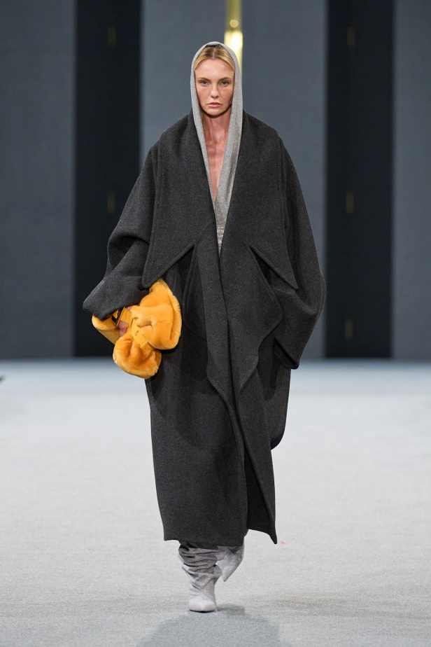 مجموعة Balmain لخريف وشتاء 2025: الراحة والأناقة تجتمعان بلمسة أوليفييه روستينغ المميّزة