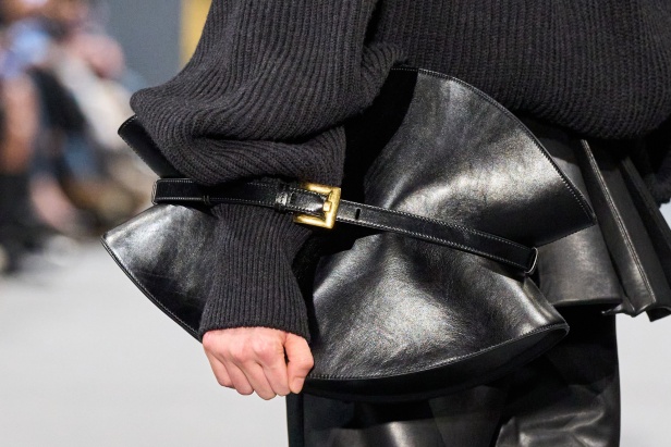 مجموعة Balmain لخريف وشتاء 2025: الراحة والأناقة تجتمعان بلمسة أوليفييه روستينغ المميّزة