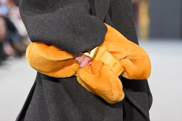 مجموعة Balmain لخريف وشتاء 2025: الراحة والأناقة تجتمعان بلمسة أوليفييه روستينغ المميّزة