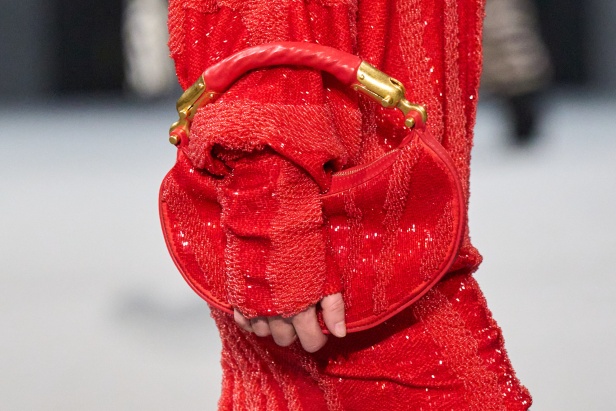 مجموعة Balmain لخريف وشتاء 2025: الراحة والأناقة تجتمعان بلمسة أوليفييه روستينغ المميّزة