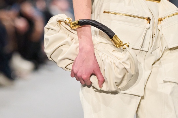 مجموعة Balmain لخريف وشتاء 2025: الراحة والأناقة تجتمعان بلمسة أوليفييه روستينغ المميّزة