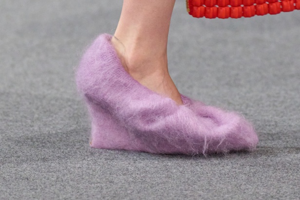 مجموعة Balmain لخريف وشتاء 2025: الراحة والأناقة تجتمعان بلمسة أوليفييه روستينغ المميّزة