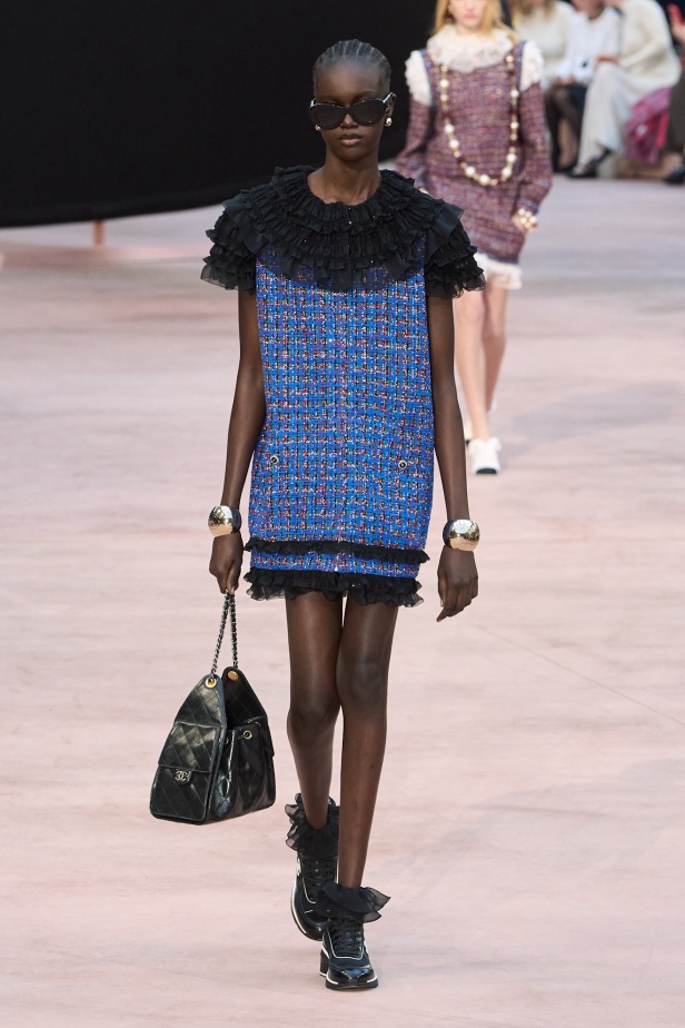 "شانيل" تعيد أيقونات الدار لموسم خريف وشتاء 2025