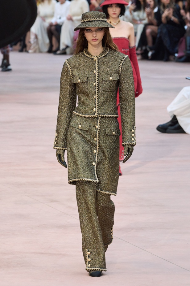 "شانيل" تعيد أيقونات الدار لموسم خريف وشتاء 2025