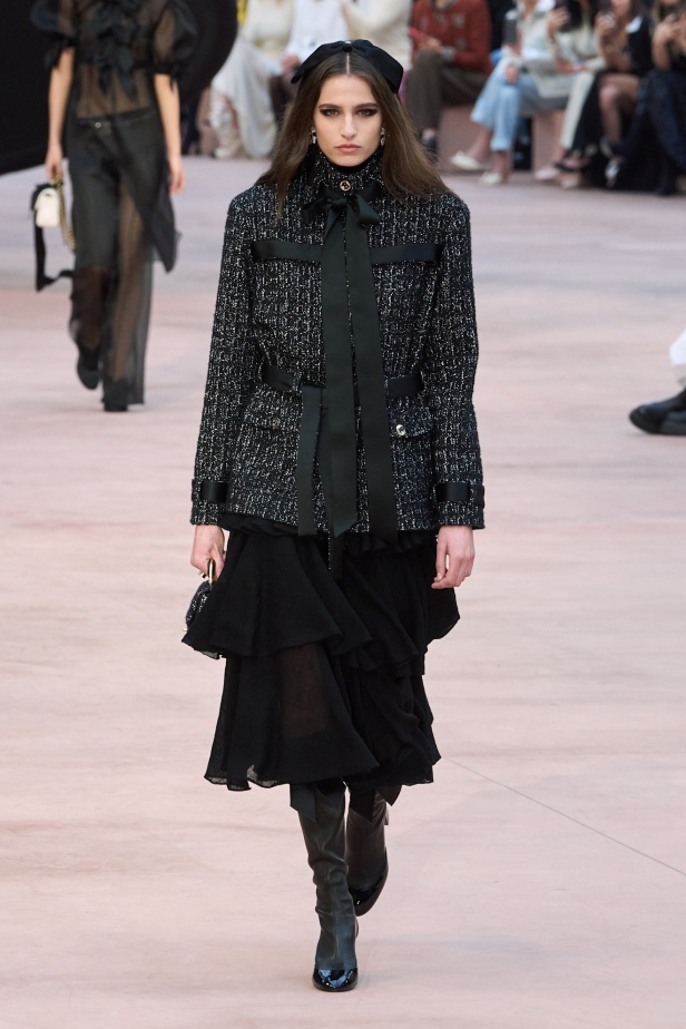 "شانيل" تعيد أيقونات الدار لموسم خريف وشتاء 2025