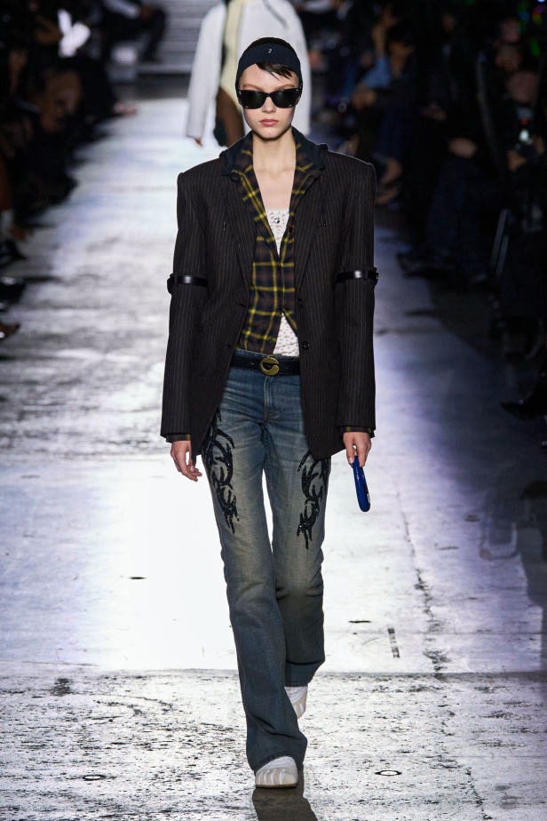 عرض أزياء Coperni لموسم خريف وشتاء 2025 في باريس