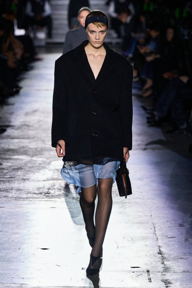 عرض أزياء Coperni لموسم خريف وشتاء 2025 في باريس