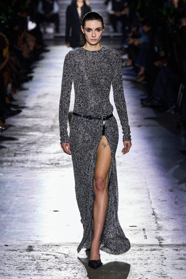 عرض أزياء Coperni لموسم خريف وشتاء 2025 في باريس