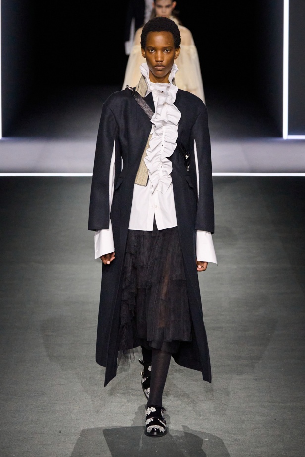 مجموعة ديور Dior لخريف وشتاء 2025 تأخذنا في رحلة عبر الزمن.. مستوحاة من محطات أيقونية للدار