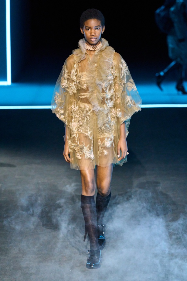 مجموعة ديور Dior لخريف وشتاء 2025 تأخذنا في رحلة عبر الزمن.. مستوحاة من محطات أيقونية للدار