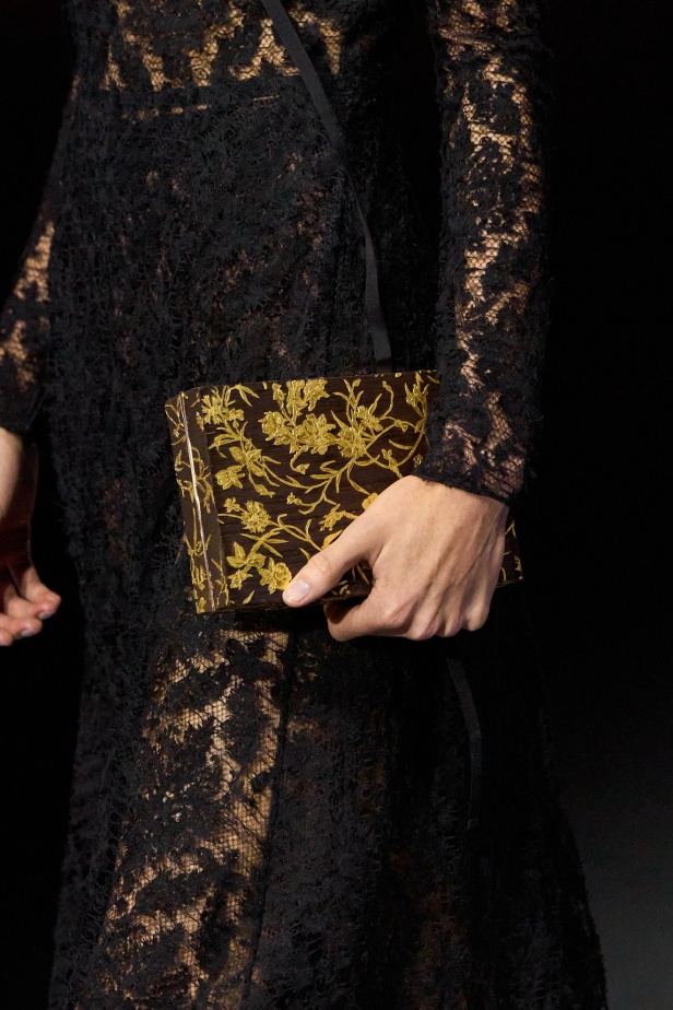 مجموعة ديور Dior لخريف وشتاء 2025 تأخذنا في رحلة عبر الزمن.. مستوحاة من محطات أيقونية للدار