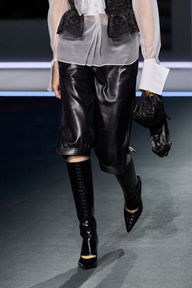 مجموعة ديور Dior لخريف وشتاء 2025 تأخذنا في رحلة عبر الزمن.. مستوحاة من محطات أيقونية للدار