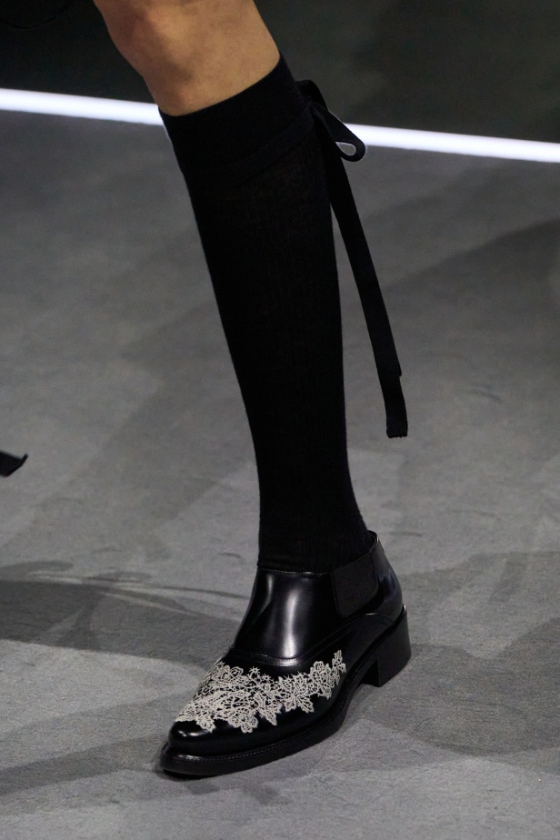 مجموعة ديور Dior لخريف وشتاء 2025 تأخذنا في رحلة عبر الزمن.. مستوحاة من محطات أيقونية للدار