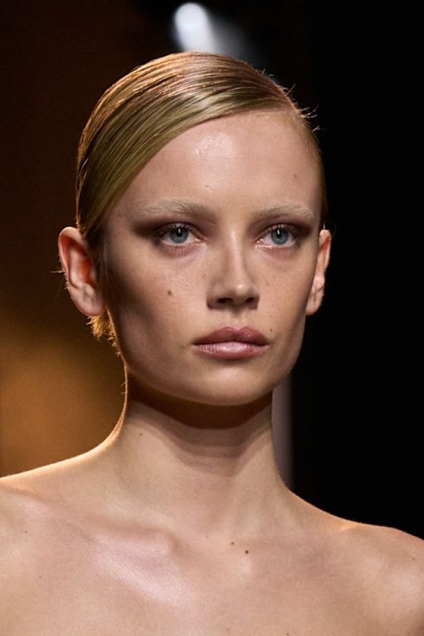  مجموعة إيلي صعب لخريف وشتاء 2025