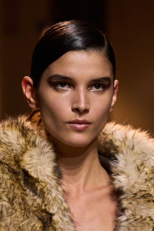  مجموعة إيلي صعب لخريف وشتاء 2025