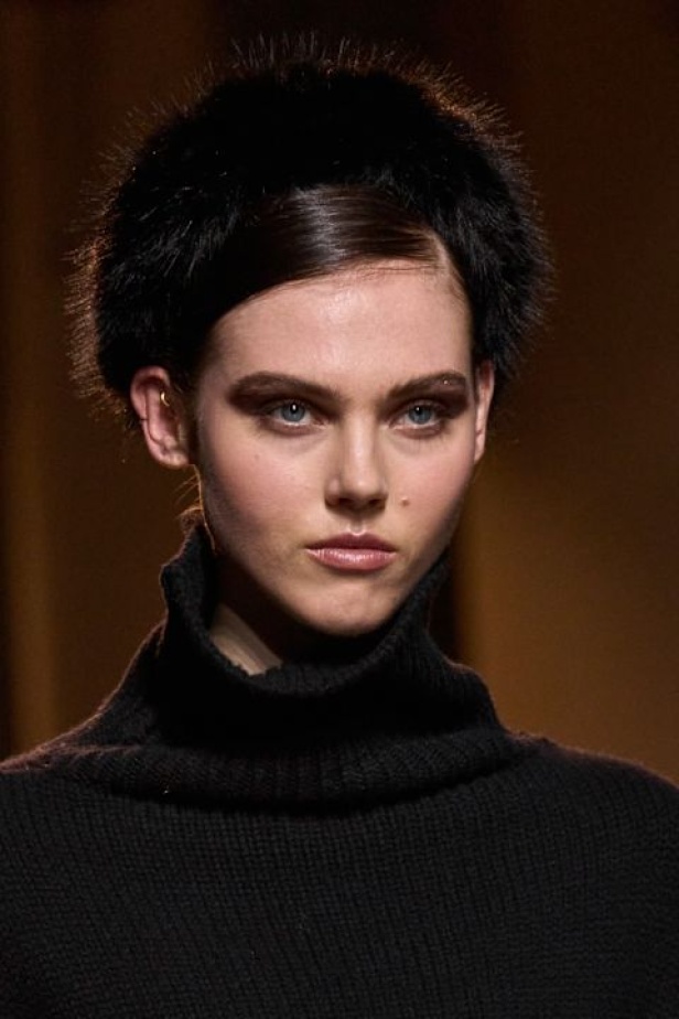  مجموعة إيلي صعب لخريف وشتاء 2025