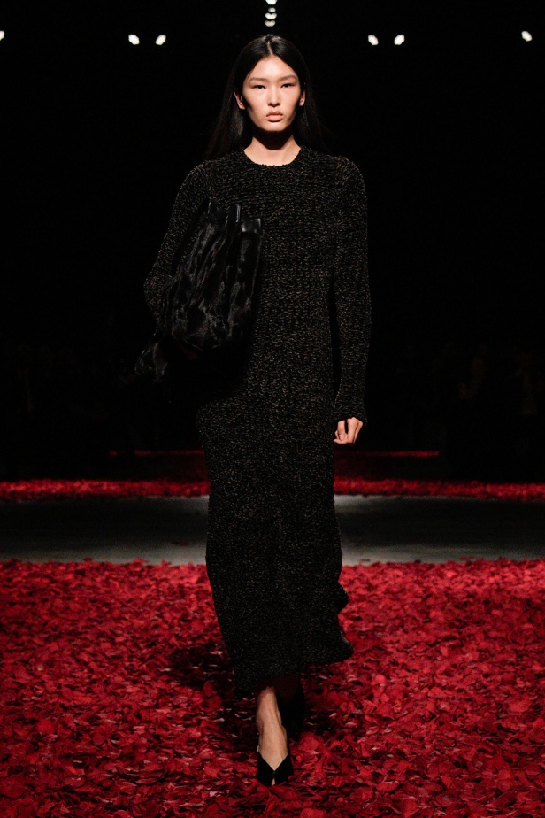 Ferragamo خريف و شتاء 2025 للملابس الجاهزة: حوار بين الحِرفة الإيطالية و الرَقص