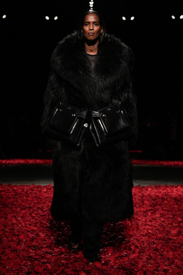 Ferragamo خريف و شتاء 2025 للملابس الجاهزة: حوار بين الحِرفة الإيطالية و الرَقص