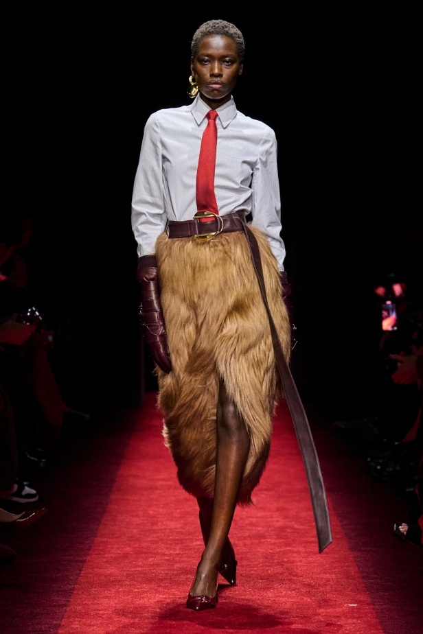 مجموعة Ferrari لخريف وشتاء 2025... Rocco Iannone يغرس جمالياته الخاصة بما يتماشى مع تراث العلامة