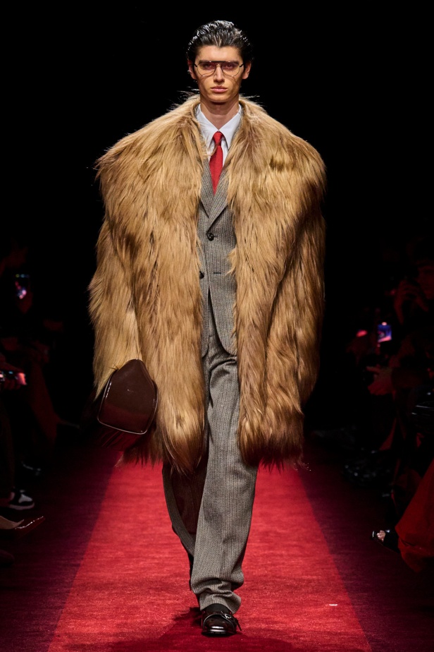 مجموعة Ferrari لخريف وشتاء 2025... Rocco Iannone يغرس جمالياته الخاصة بما يتماشى مع تراث العلامة