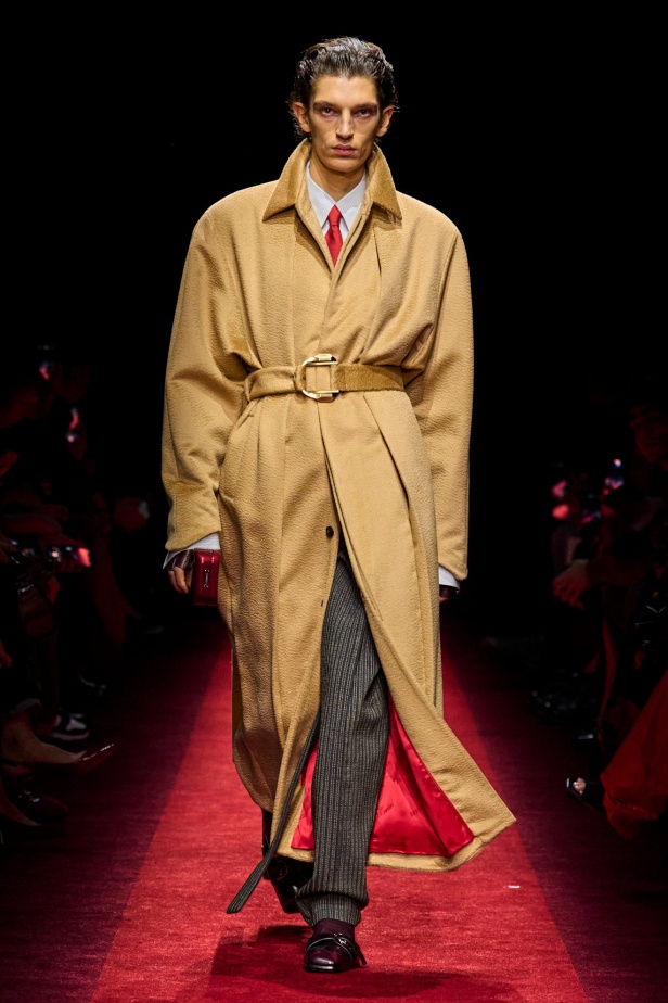 مجموعة Ferrari لخريف وشتاء 2025... Rocco Iannone يغرس جمالياته الخاصة بما يتماشى مع تراث العلامة