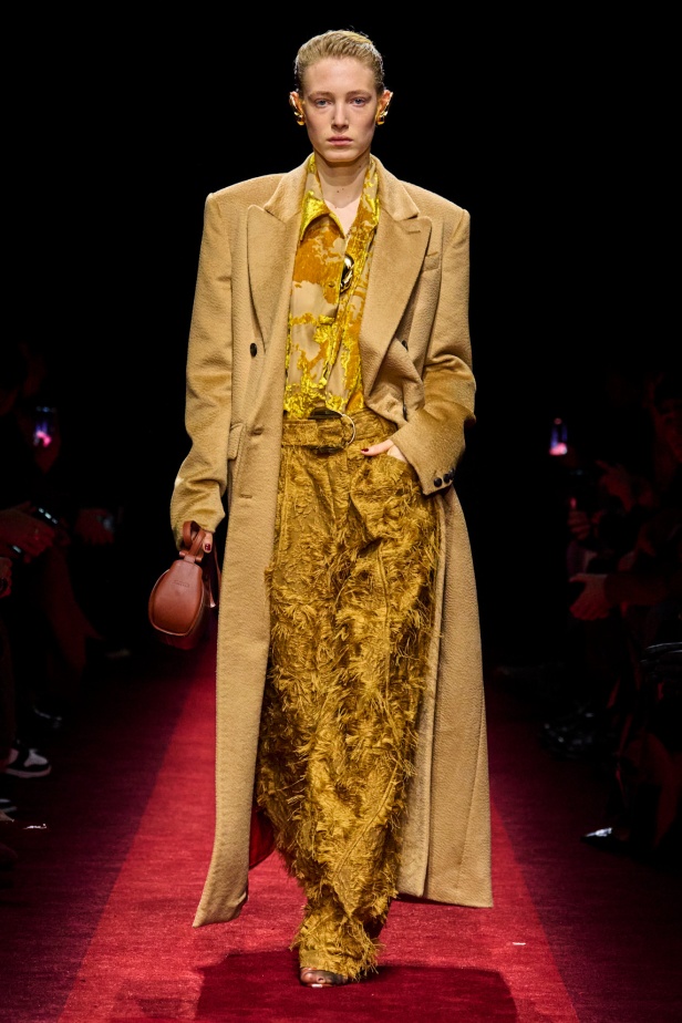 مجموعة Ferrari لخريف وشتاء 2025... Rocco Iannone يغرس جمالياته الخاصة بما يتماشى مع تراث العلامة