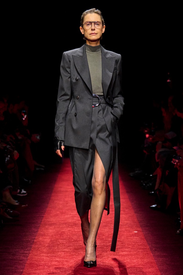 مجموعة Ferrari لخريف وشتاء 2025... Rocco Iannone يغرس جمالياته الخاصة بما يتماشى مع تراث العلامة