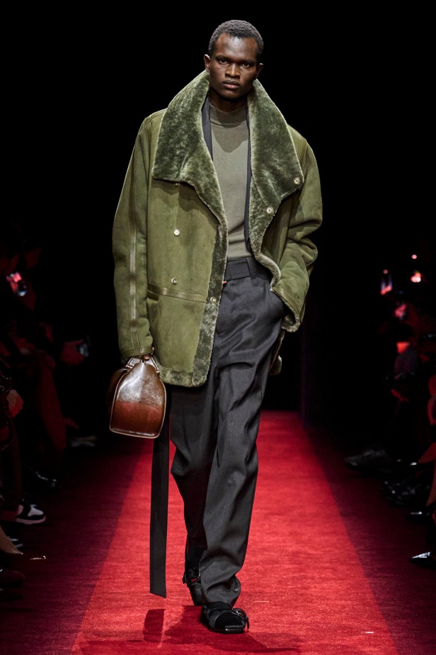 مجموعة Ferrari لخريف وشتاء 2025... Rocco Iannone يغرس جمالياته الخاصة بما يتماشى مع تراث العلامة