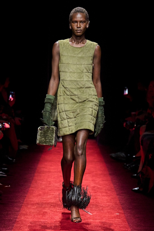 مجموعة Ferrari لخريف وشتاء 2025... Rocco Iannone يغرس جمالياته الخاصة بما يتماشى مع تراث العلامة