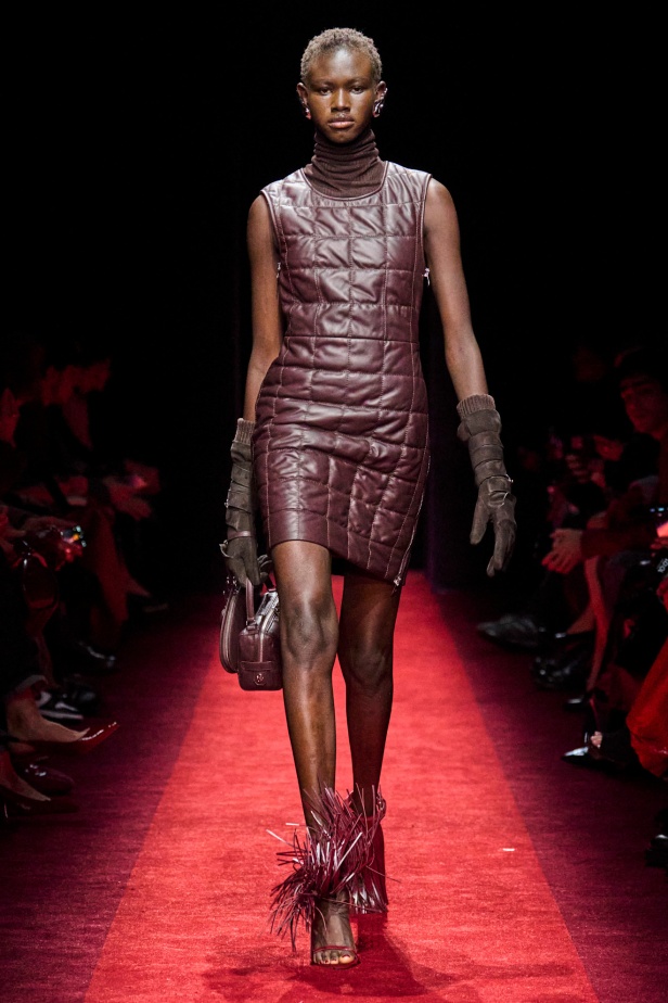 مجموعة Ferrari لخريف وشتاء 2025... Rocco Iannone يغرس جمالياته الخاصة بما يتماشى مع تراث العلامة