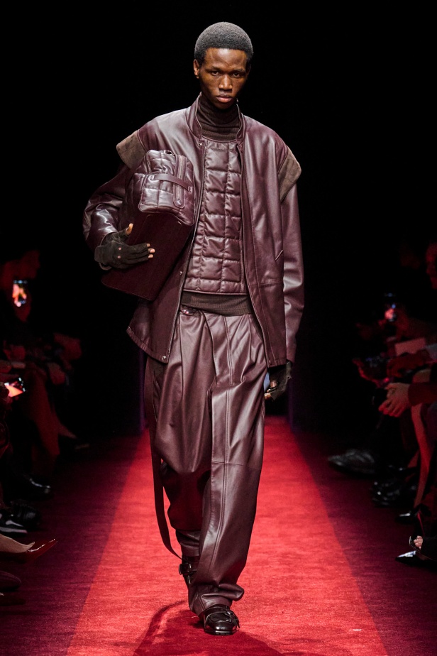 مجموعة Ferrari لخريف وشتاء 2025... Rocco Iannone يغرس جمالياته الخاصة بما يتماشى مع تراث العلامة