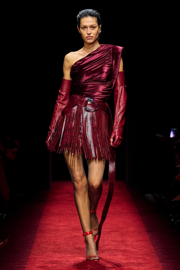 مجموعة Ferrari لخريف وشتاء 2025... Rocco Iannone يغرس جمالياته الخاصة بما يتماشى مع تراث العلامة