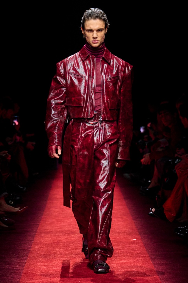 مجموعة Ferrari لخريف وشتاء 2025... Rocco Iannone يغرس جمالياته الخاصة بما يتماشى مع تراث العلامة