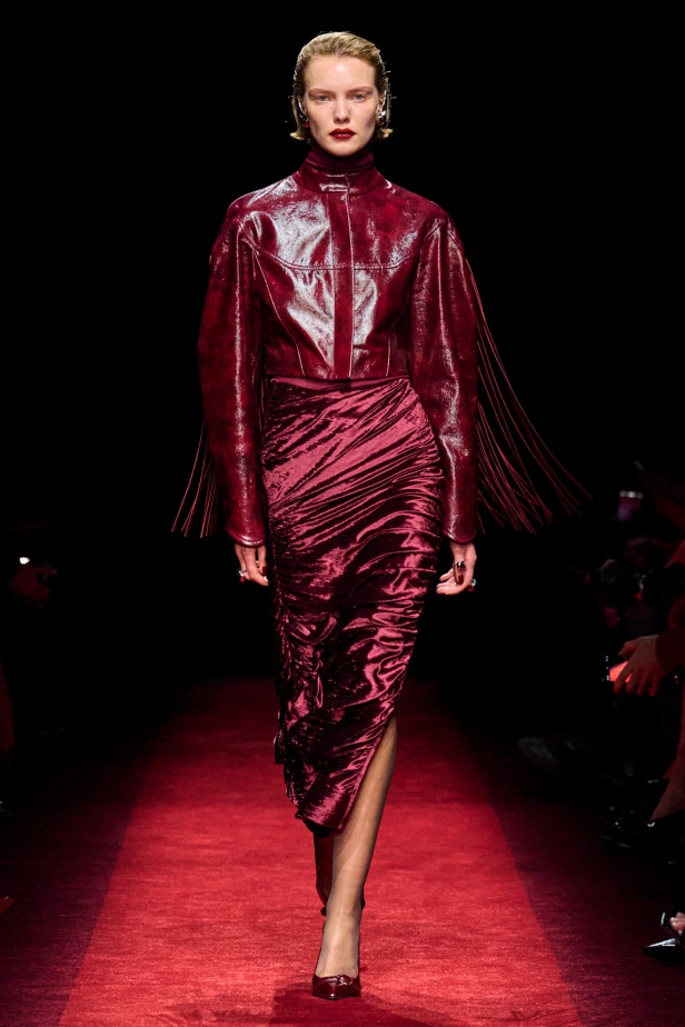 مجموعة Ferrari لخريف وشتاء 2025... Rocco Iannone يغرس جمالياته الخاصة بما يتماشى مع تراث العلامة