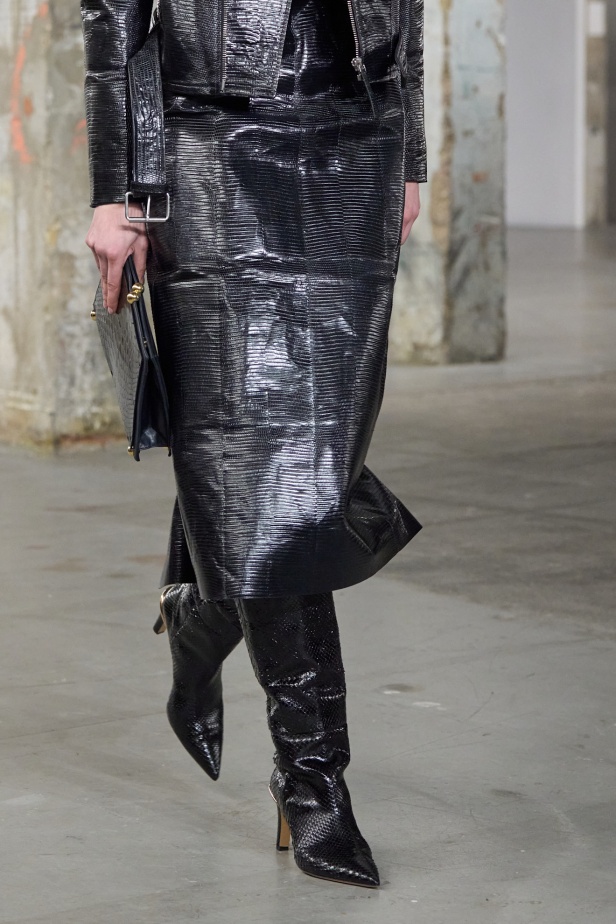 مجموعة Gabriela Hearst لخريف 2025 تؤكد التزامها بالفخامة والتقنيات الحرفية