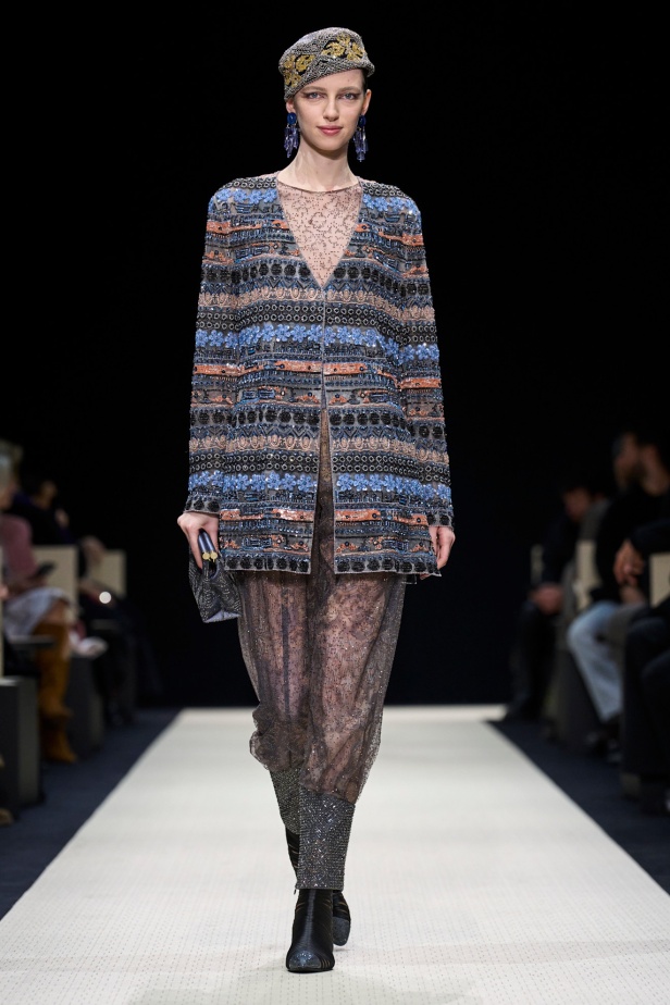  Giorgio Armani خريف و شتاء 2025 للملابس الجاهزة : عودة إلى “الجذور”، حيث الأناقة تنبع من الصمت