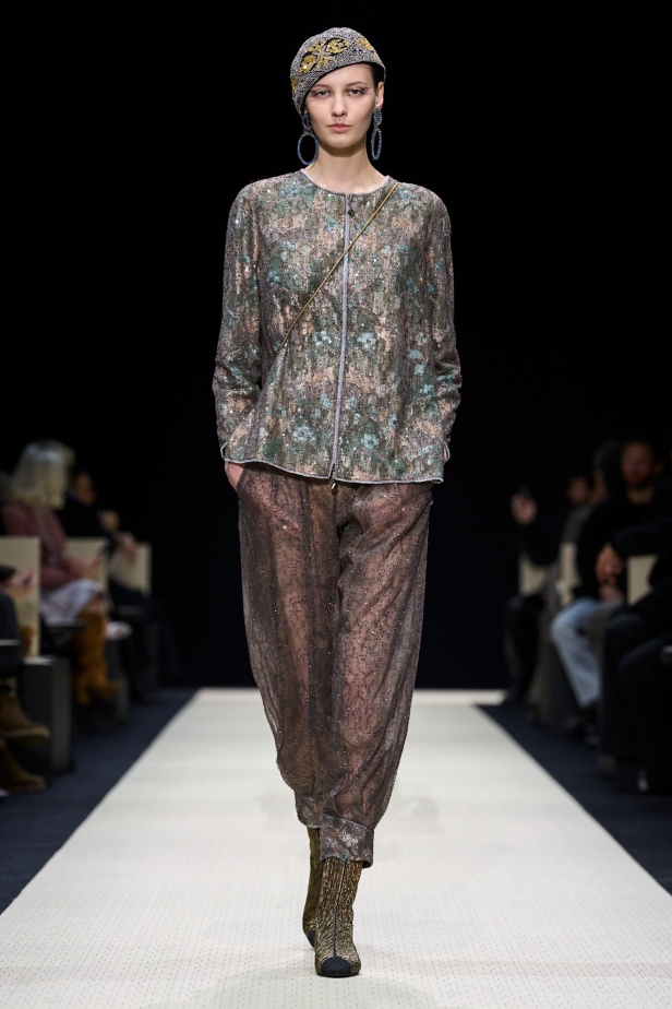  Giorgio Armani خريف و شتاء 2025 للملابس الجاهزة : عودة إلى “الجذور”، حيث الأناقة تنبع من الصمت