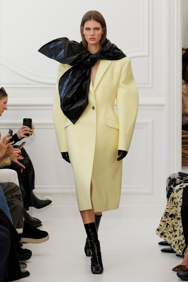 Sarah Burton لـGivenchy مجموعة خريف و شتاء  2025: العودة إلى الجذور… والانطلاقة نحو عهد جديد