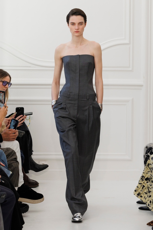 Sarah Burton لـGivenchy مجموعة خريف و شتاء  2025: العودة إلى الجذور… والانطلاقة نحو عهد جديد