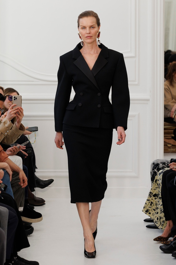 Sarah Burton لـGivenchy مجموعة خريف و شتاء  2025: العودة إلى الجذور… والانطلاقة نحو عهد جديد