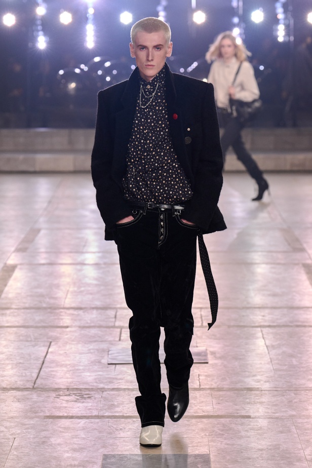 مجموعة Isabel Marant لخريف وشتاء 2025: البانك يندمج بالأناقة الباريسية الكلاسيكية